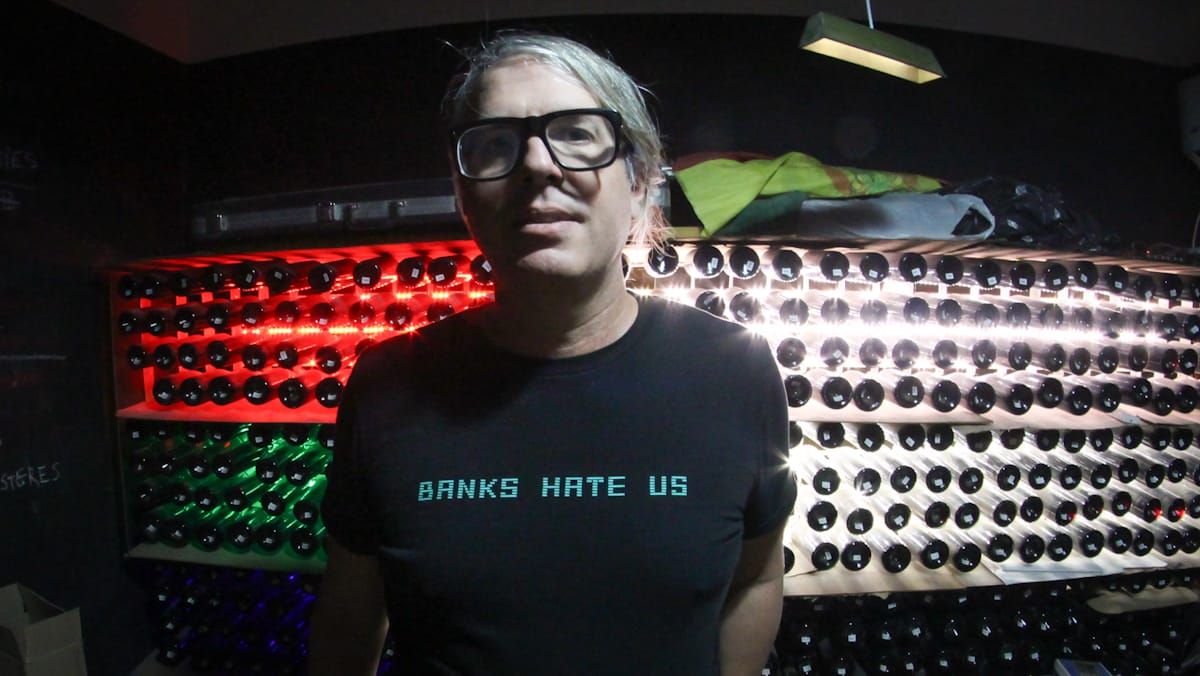 Su nombre original, el que le pusieron sus padres en Estados Unidos es Michael Thomas Barrow. Su nombre original, el que le pusieron sus padres en Estados Unidos es Michael Thomas Barrow.