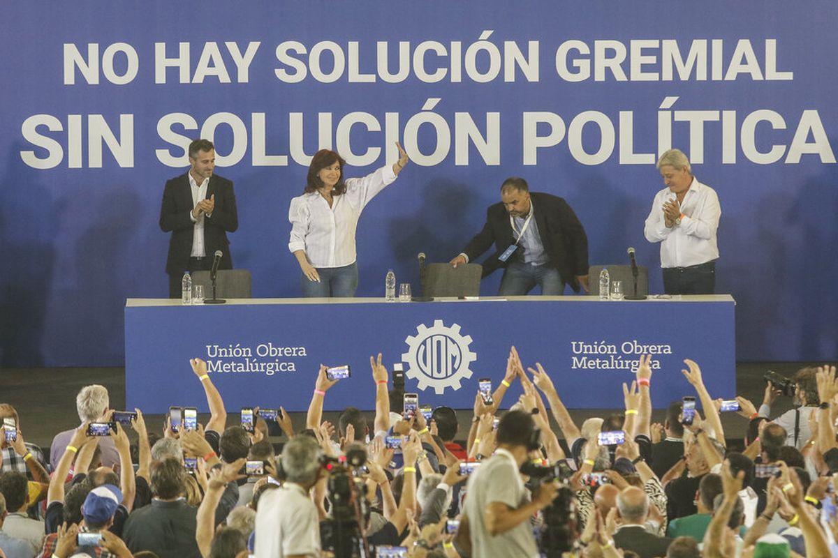 Página 12 dijo que en el estadio donde habló el viernes Cristina Kirchner todos terminaron conmovidos.
