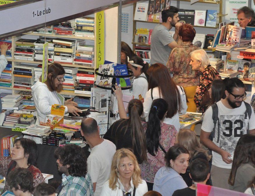 La Cámara Argentina del Libro advirtió que de continuar esta problemática, la feria del libro de Buenos Aires se verá afectada, al igual que eventos de la misma índole en el interior