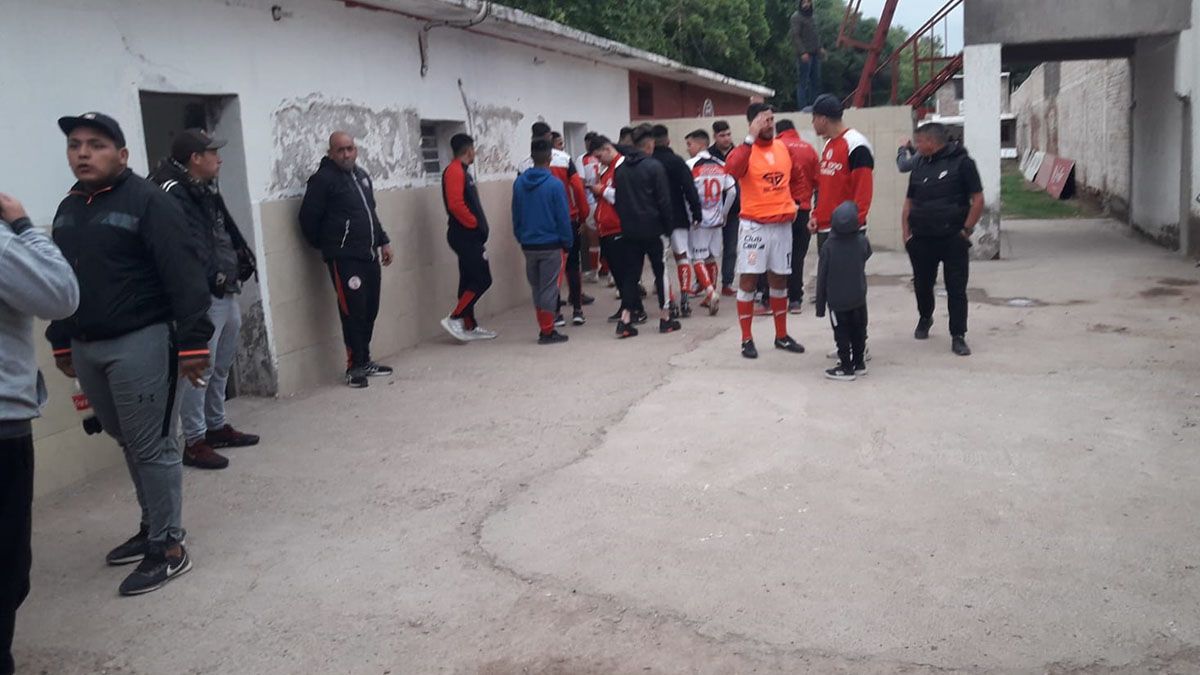 La voz del jefe del operativo en la cancha de Huracán Las Heras