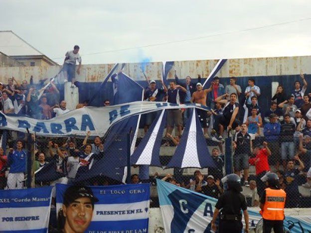 Otra Vez Barrabravas: Atacaron Con Armas Blancas Y De Fuego