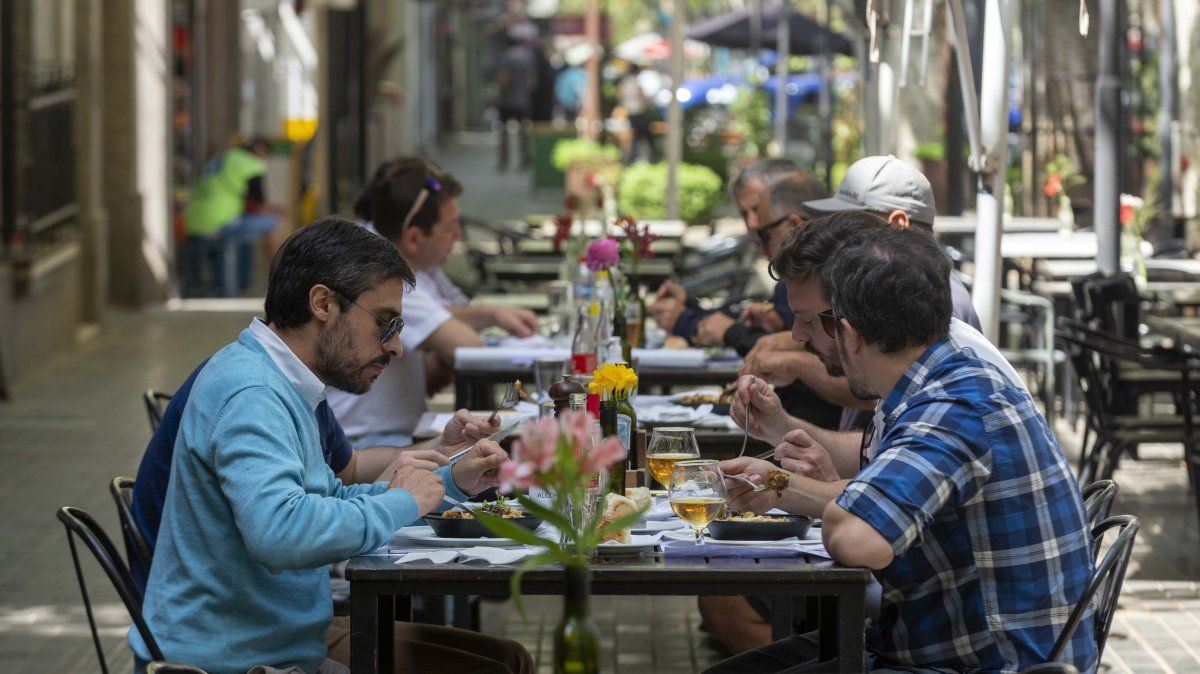 El nuevo DNU establece restricciones más duras por el aumento de los casos de Covid.