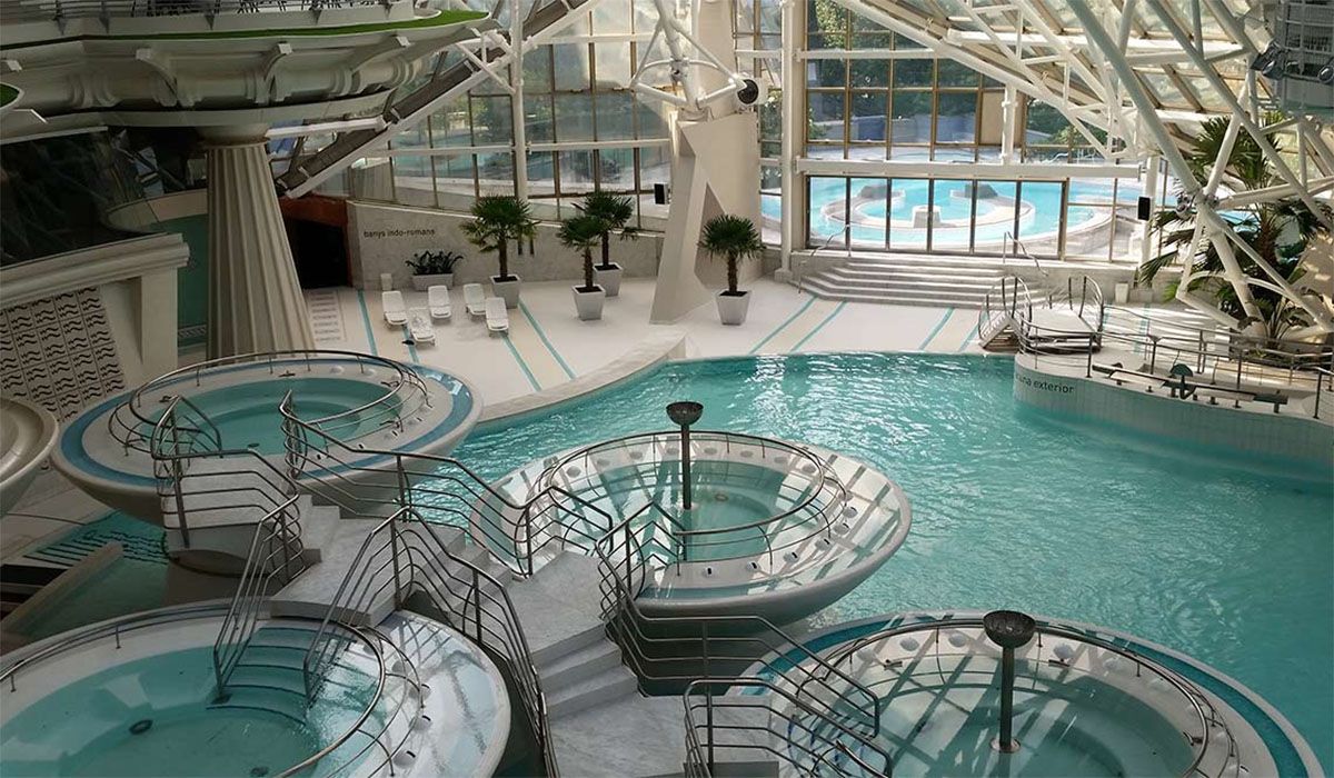 El pedo de la discordia: una flatulencia desata una batalla campal en un spa de Andorra