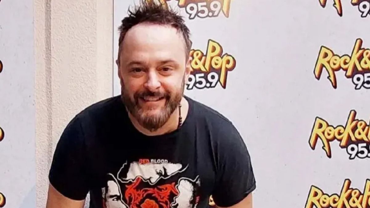 Alejandro Pollo Cerviño es un reconocido locutor y conductor de la radio Rock and Pop. Alejandro Pollo Cerviño es un reconocido locutor y conductor de la radio Rock and Pop.