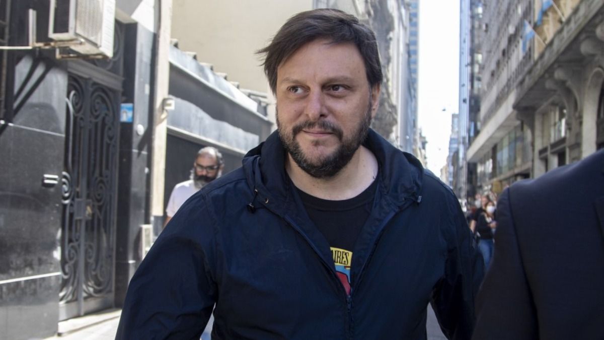 Leandro Santoro, un radical que recaló en el kirchnerismo. Leandro Santoro, un radical que recaló en el kirchnerismo.