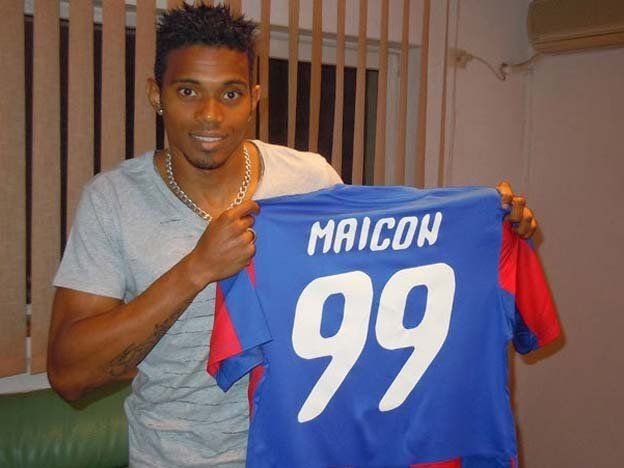 Fatal destino para el atacante brasileño Maicon