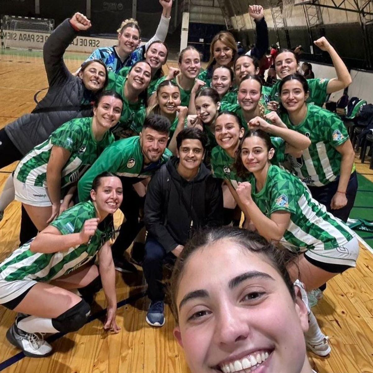 Las chicas de la UNCuyo derrotaron en semis a Regatas y enfrentarán a las maipucinas en la final del torneo Apertura de la Liga de Honor de la Amebal. Las chicas de la UNCuyo derrotaron en semis a Regatas y enfrentarán a las maipucinas en la final del torneo Apertura de la Liga de Honor de la Amebal.