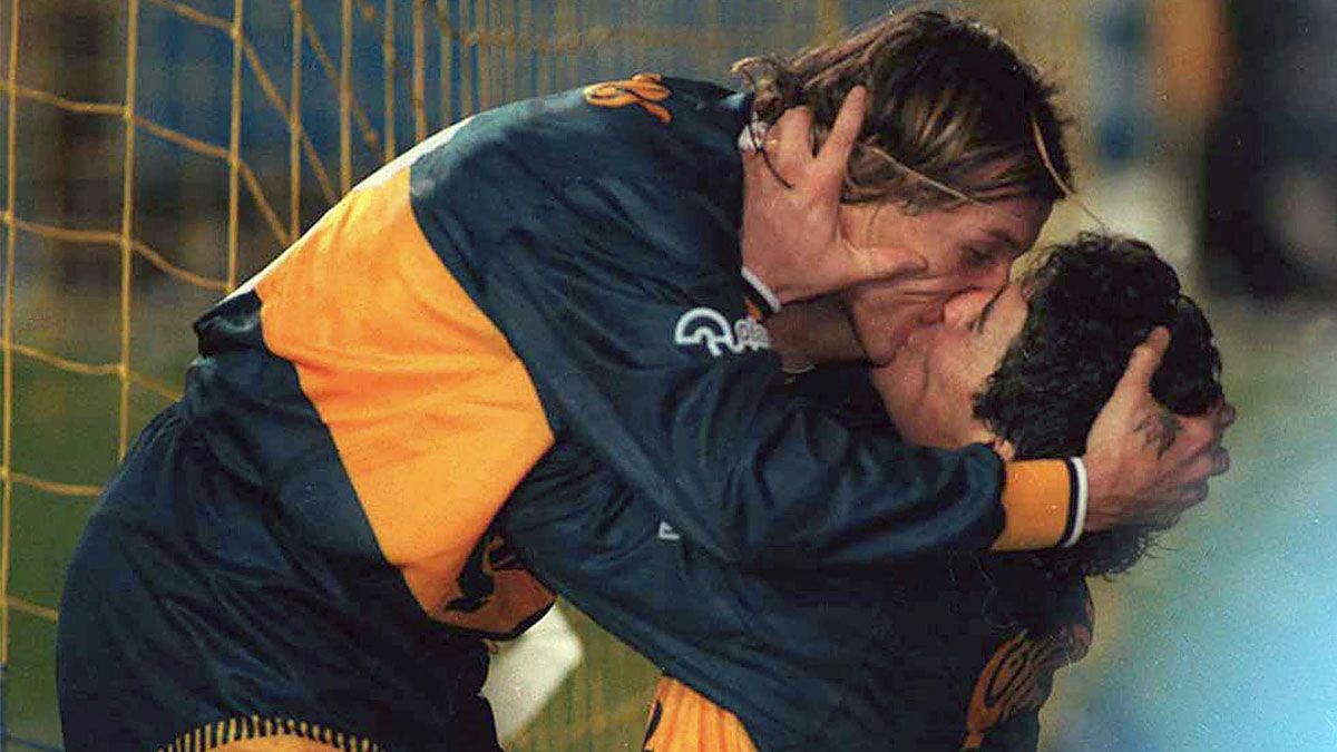 El piquito con Caniggia quedó para la posteridad.