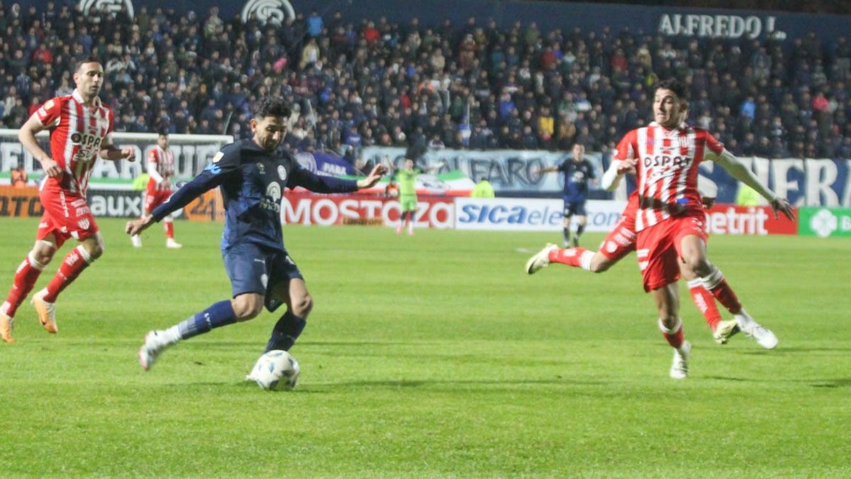 Independiente Rivadavia perdió un partido con muchas polémicas ante Unión. Independiente Rivadavia perdió un partido con muchas polémicas ante Unión.
