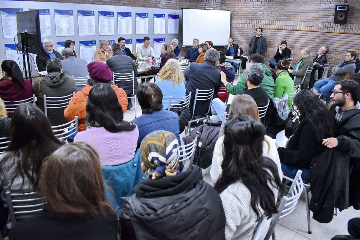 Reunión de la Comisión de Derechos y Garantías de Diputados, con organizaciones que trabajan con personas en situación de calle. Reunión de la Comisión de Derechos y Garantías de Diputados, con organizaciones que trabajan con personas en situación de calle.