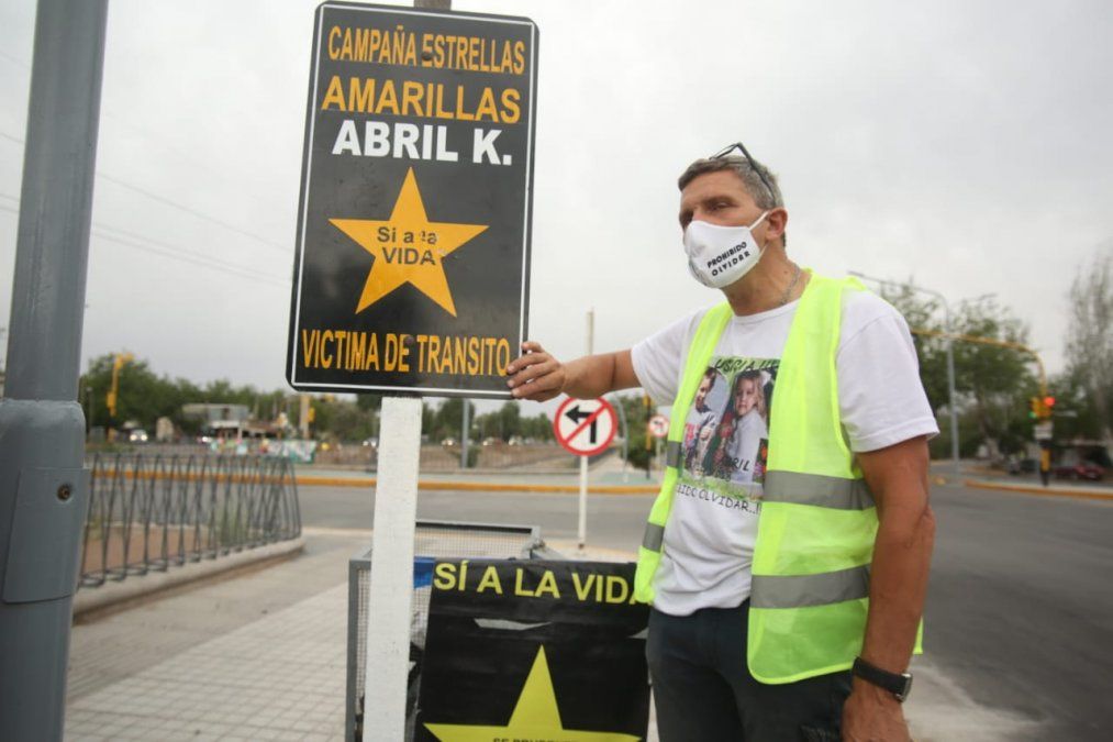 Tras el dolor por la pérdida de sus hijos, Kruk busca ayudar a evitar este tipo de tragedias y lo hace concientizando y sumándose a la campaña de las Estrellas Amarillas, como las colocadas en el puente de calle Matienzo y Costanera, donde fueron atropellados sus hijos y ex esposa.