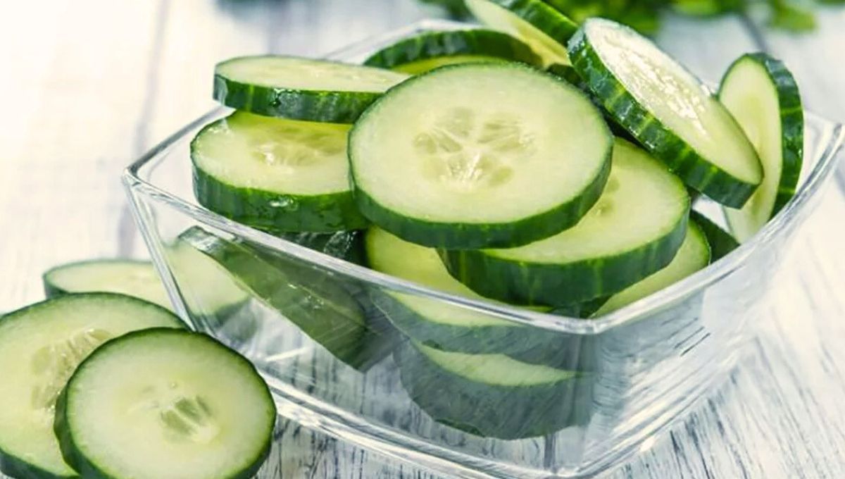 Con un par de rodajas de pepino, puedes obtener grandes beneficios. Con un par de rodajas de pepino, puedes obtener grandes beneficios.