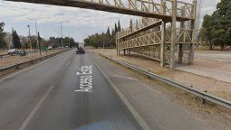 La caída de su moto en este sector del Acceso Este hizo que el joven Ángel Olguín terminara muerto horas después en el Hospital Central.