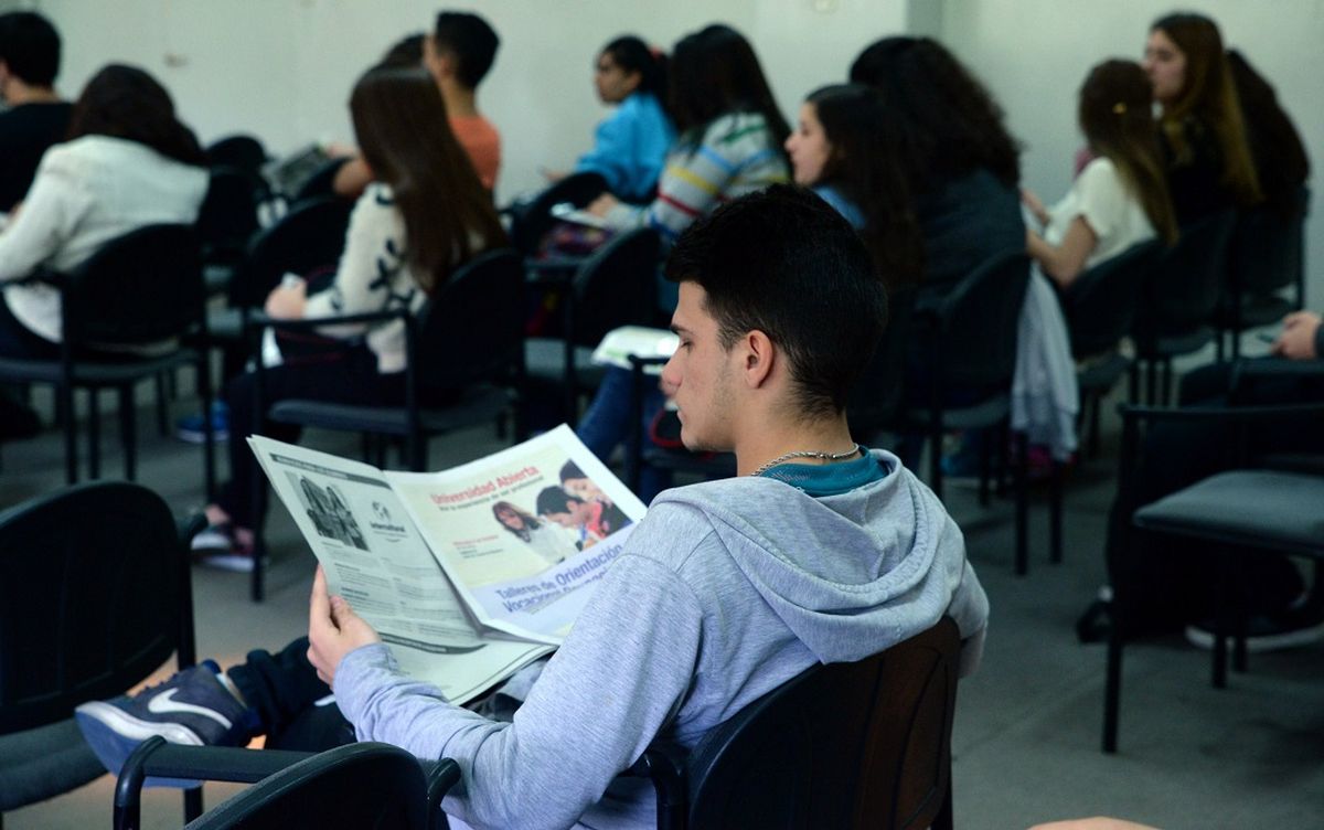 Los estudiantes pudieron conocer sobre el funcionamiento de las oficinas del BID, sobre las pasantías y las oportunidades laborales que se presentan.