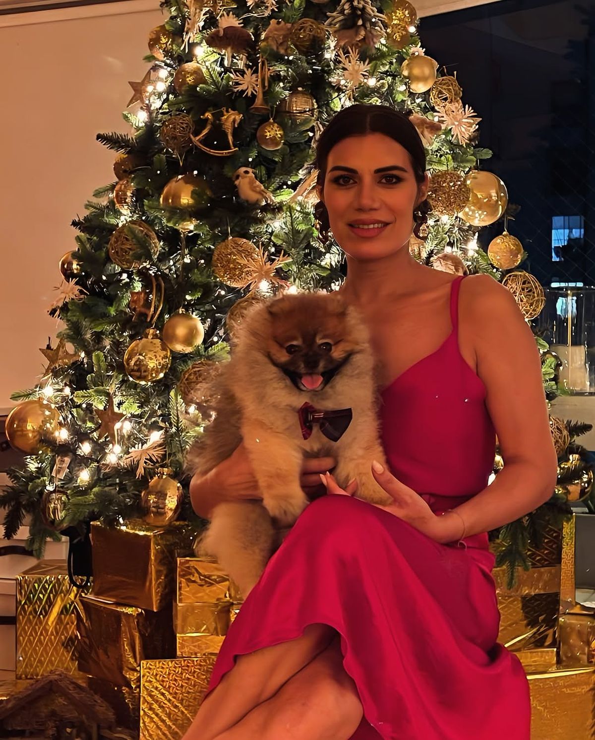 A sus 49 años, Florencia de la V se muestra en vestido lencero y paraliza las Fiestas con su look. A sus 49 años, Florencia de la V se muestra en vestido lencero y paraliza las Fiestas con su look.