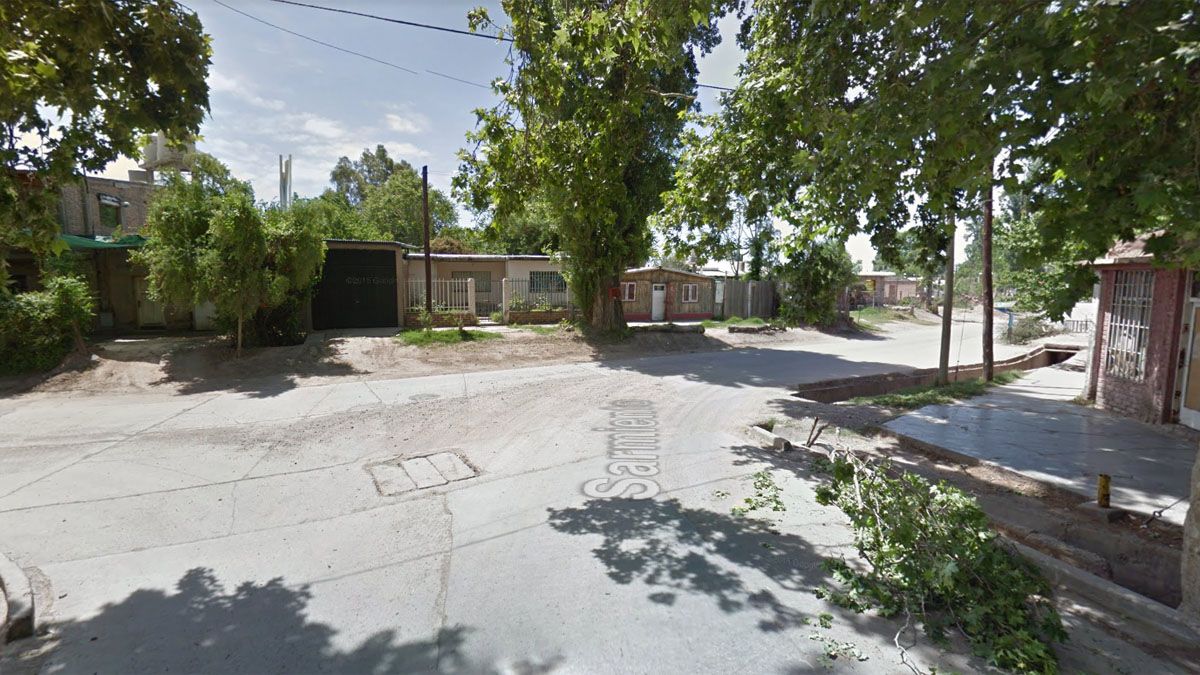 El nene jugaba en la puerta de su casa cuando dos personas pasaron en moto y dispararon.