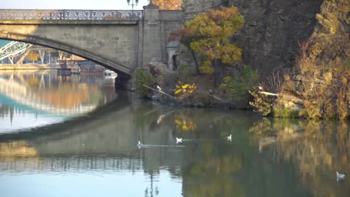 Un puente del río Mtkvari, en Georgia, donde la asesina serial arrojó a una de sus víctimas