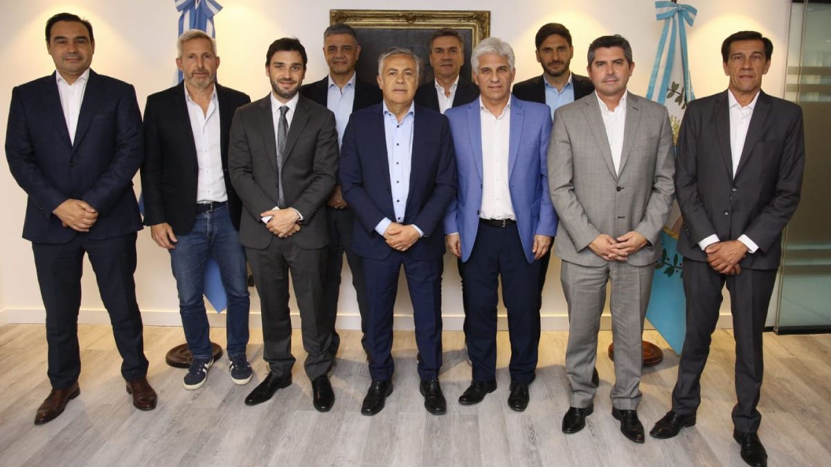 Los gobernadores saben que pueden presionar mediante los referentes parlamentarios a un Milei que tendrá desafíos en el Congreso Nacional. Los gobernadores saben que pueden presionar mediante los referentes parlamentarios a un Milei que tendrá desafíos en el Congreso Nacional. 