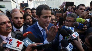 La oposición inició una sesión alternativa para reelegir a Guaidó en el parlamento venezolano