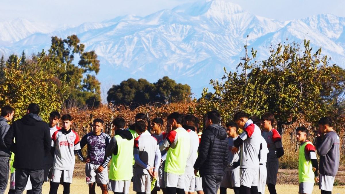 La Comisión Directiva del Atlético Club San martín comenzó un proceso de reestructuración del plantel profesional del Torneo Federal A.