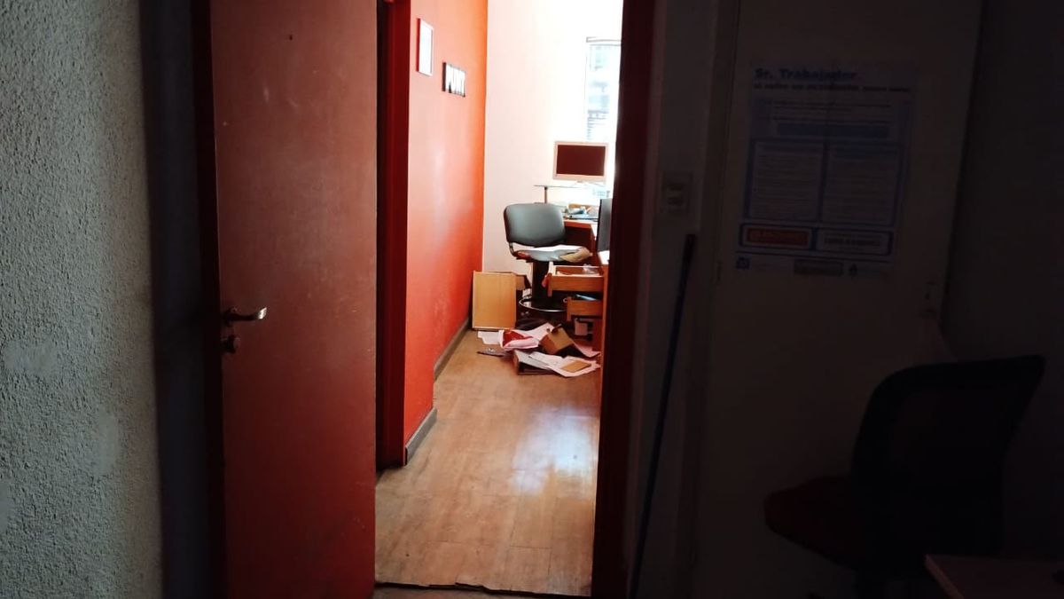 Los ladrones entraron por la parte de atrás a la agencia de turismo Punto Viajes. Los ladrones entraron por la parte de atrás a la agencia de turismo Punto Viajes.