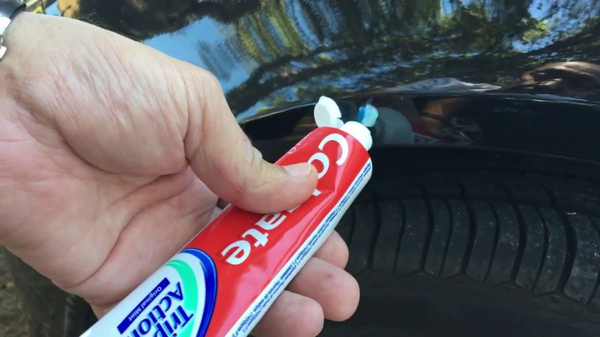 La pasta de diente puede eliminar únicamente los rayones superficiales. La pasta de diente puede eliminar únicamente los rayones superficiales. 