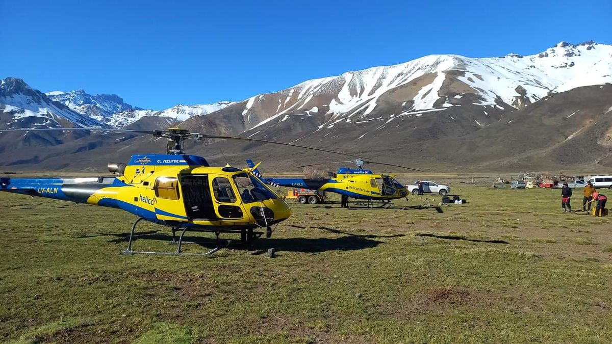 La capacitación y el entrenamiento de los 5 pilotos que forman parte de la empresa es constante. Se especializan en vuelos en alta montaña.