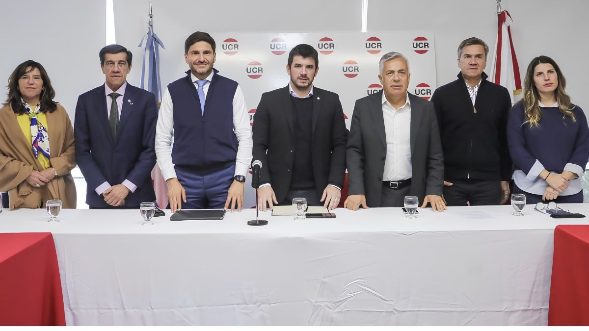 El encuentro de gobernadores, entre ellos Alfredo Cornejo, y dirigentes de la UCR en Buenos Aires.&nbsp;