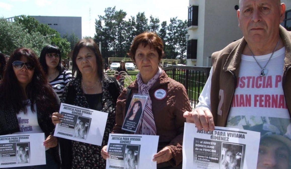 Los familiares y amigos de Viviana Giménez, asesinada por el policía retirado, reclamaron justicia por la mujer que fue víctima de femicidio