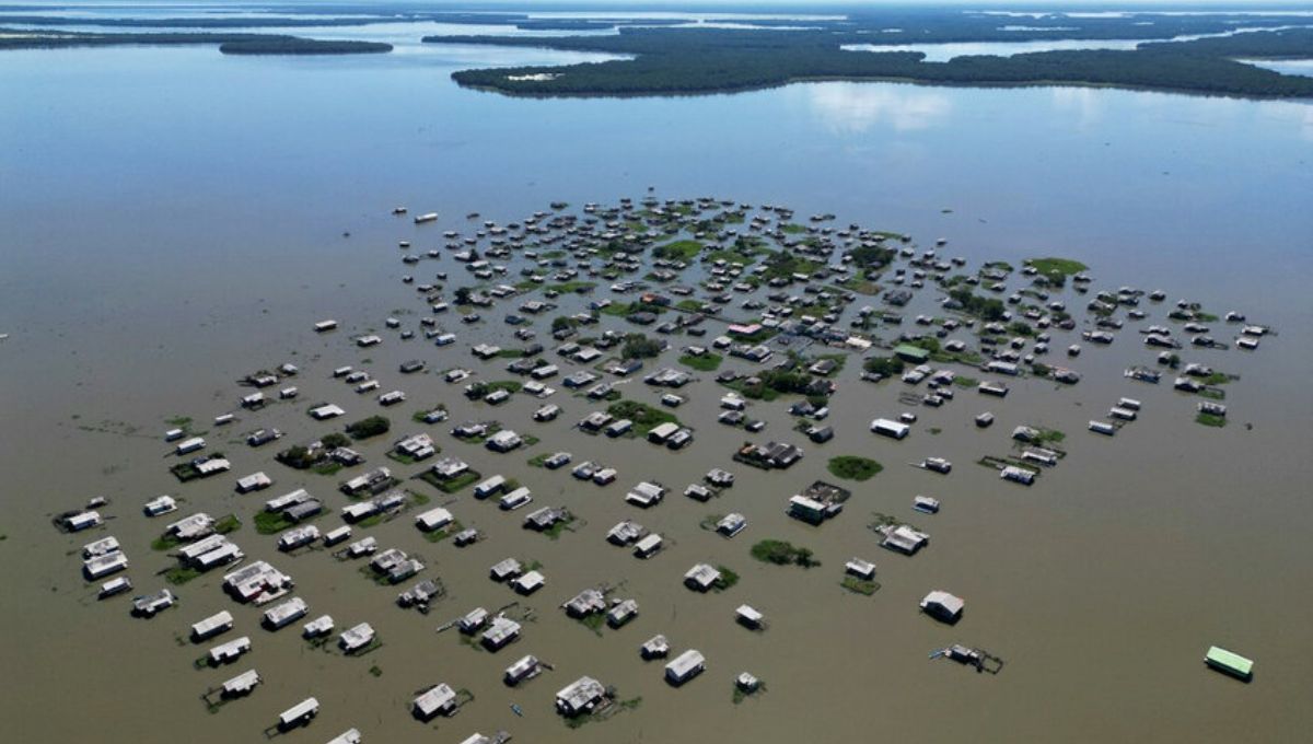 El pueblo posee más de 300 casas, viven más de 2.000 habitantes y reciben varios turistas El pueblo posee más de 300 casas, viven más de 2.000 habitantes y reciben varios turistas 