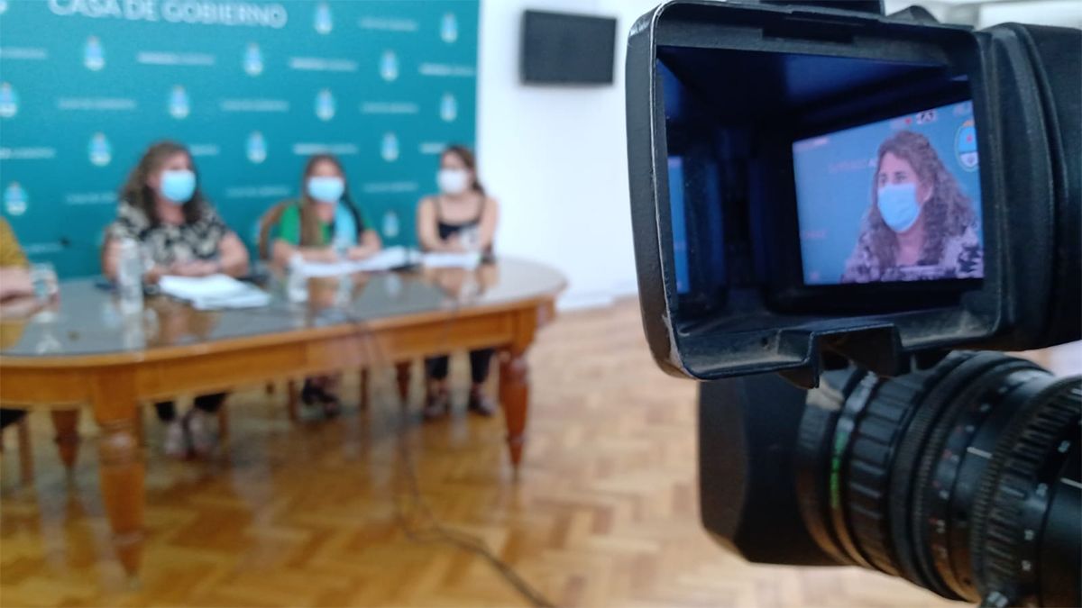 La ministra Nadal fue protagonista esta semana: anunció la ampliación de centros de testeo y la venta del autotest en más de 150 farmacias de Mendoza.