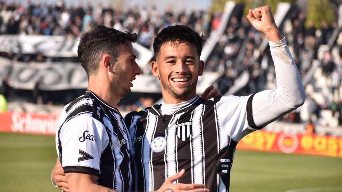 Agustín Herrera marcó el primer gol de Gimnasia y Esgrima ante San Martín de San Juan.