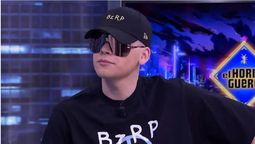¿A cuánto la vende? Bizarrap vende su gorra a un precio excesivo y los fans se quejaron.