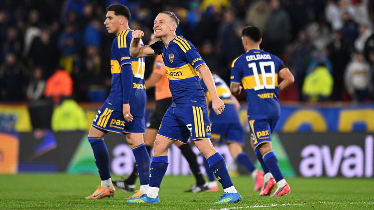 Santiago Ascacìbar marcó el primer gol para Boca ante Recoleta.