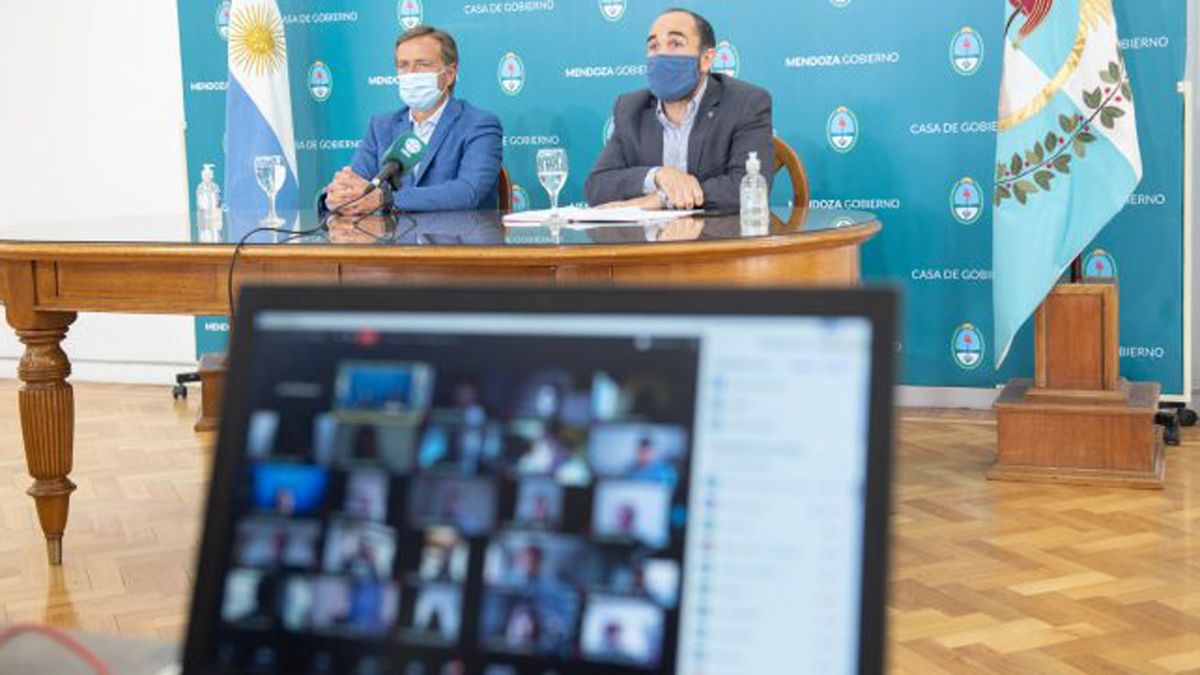 Rodolfo Suarez y José Thomas decidieron postergar el Congreso Pedagógico en medio de la polémica por el proyecto de una nueva ley de educación.