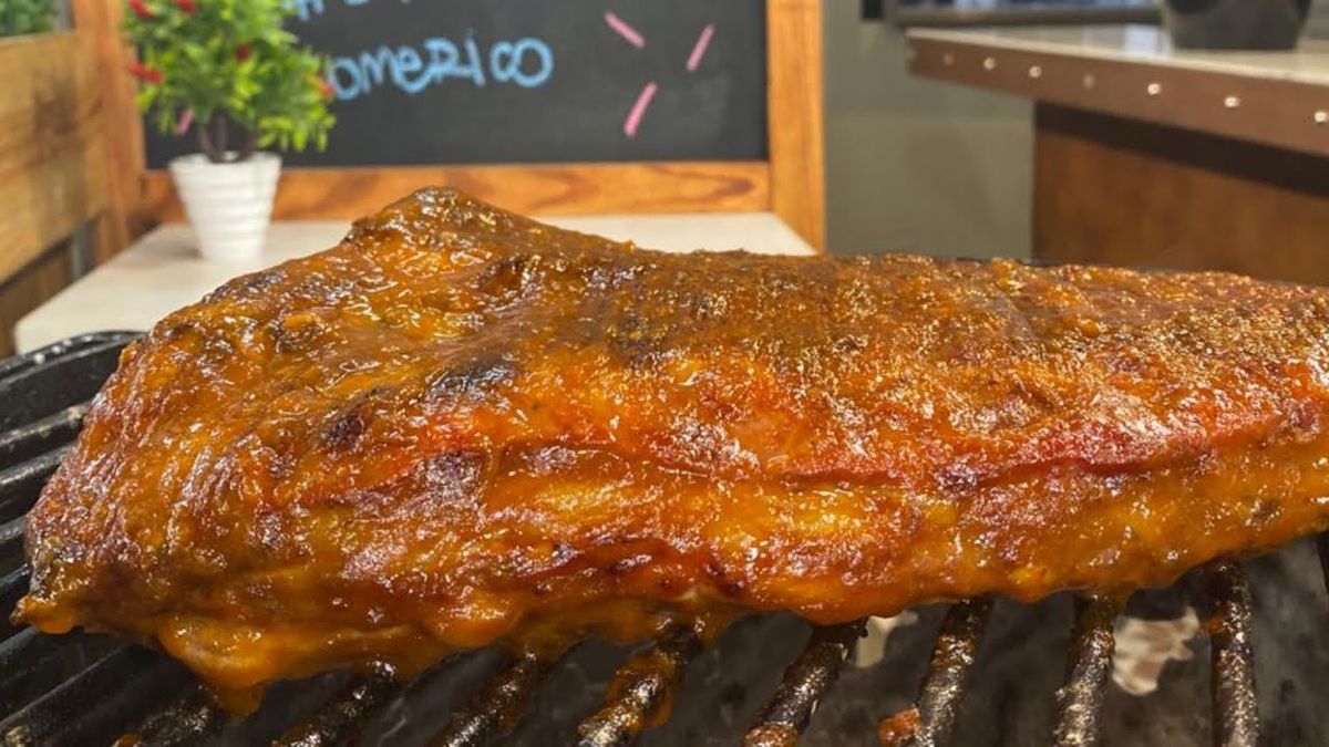 Rico barato y delicioso. El pechito de cerdo con manta es uno de los mejores cortes para tirar a la parrilla. Rico barato y delicioso. El pechito de cerdo con manta es uno de los mejores cortes para tirar a la parrilla. 