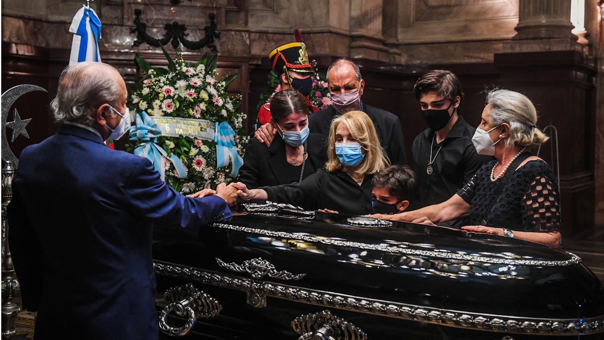 Velan a Carlos Menem en el Congreso. Su familia hizo una despedida íntima antes de abrir las puertas al público.