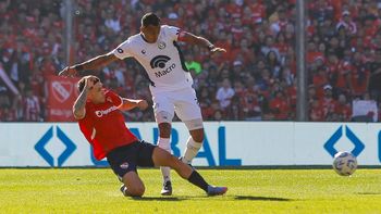 Independiente Rivadavia perdió con el Rojo, en Avellaneda, dando pelea hasta la última jugada