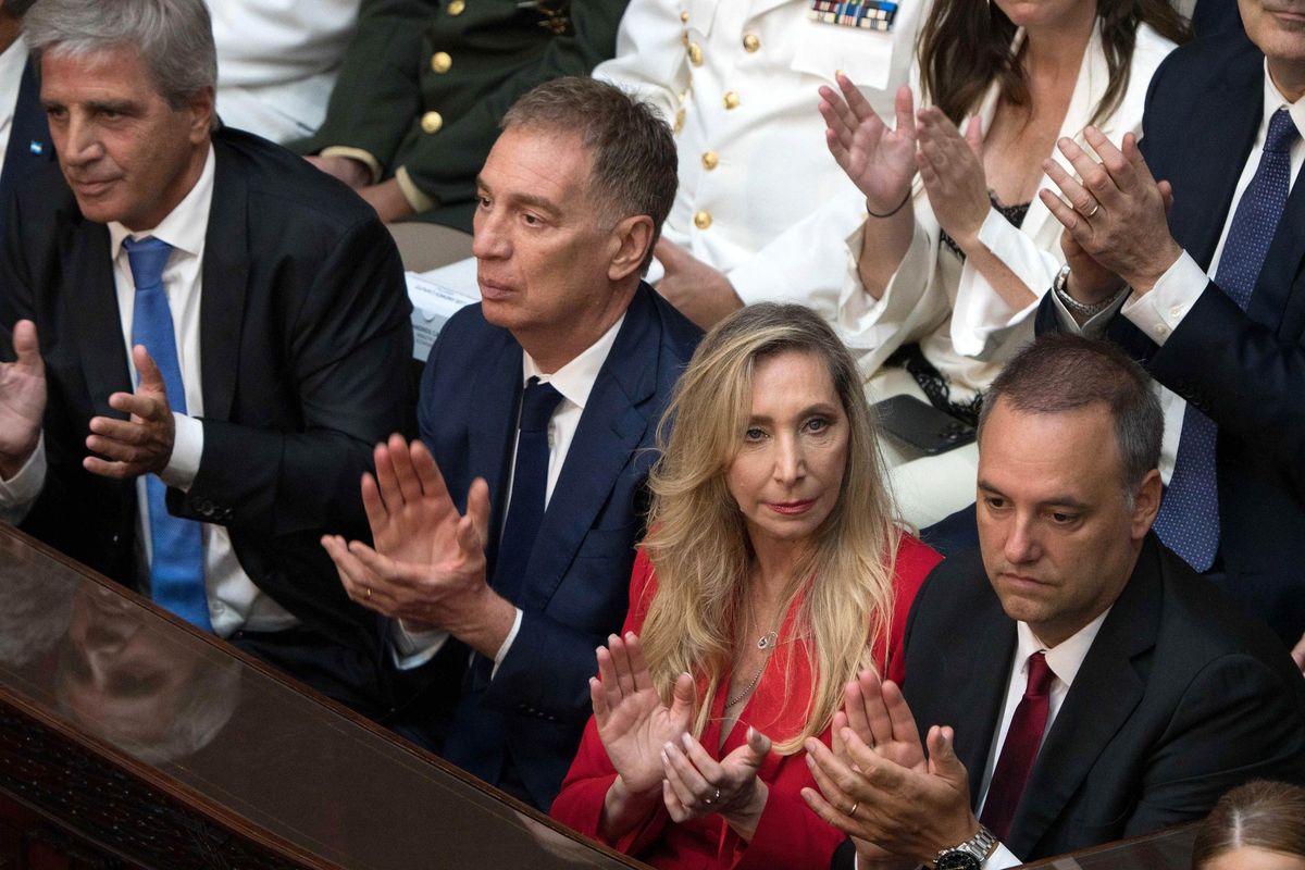 Las gradas oficialistas disfrutaron con aplausos y cánticos. Las gradas oficialistas disfrutaron con aplausos y cánticos.