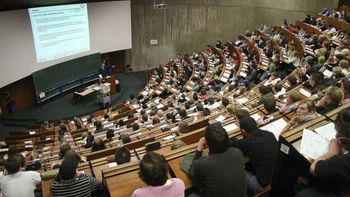 Video: el método original de este profesor para comunicarle las notas a sus alumnos