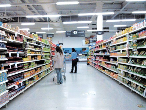 La inflación está estabilizada, pero en niveles nocivos, según un informe