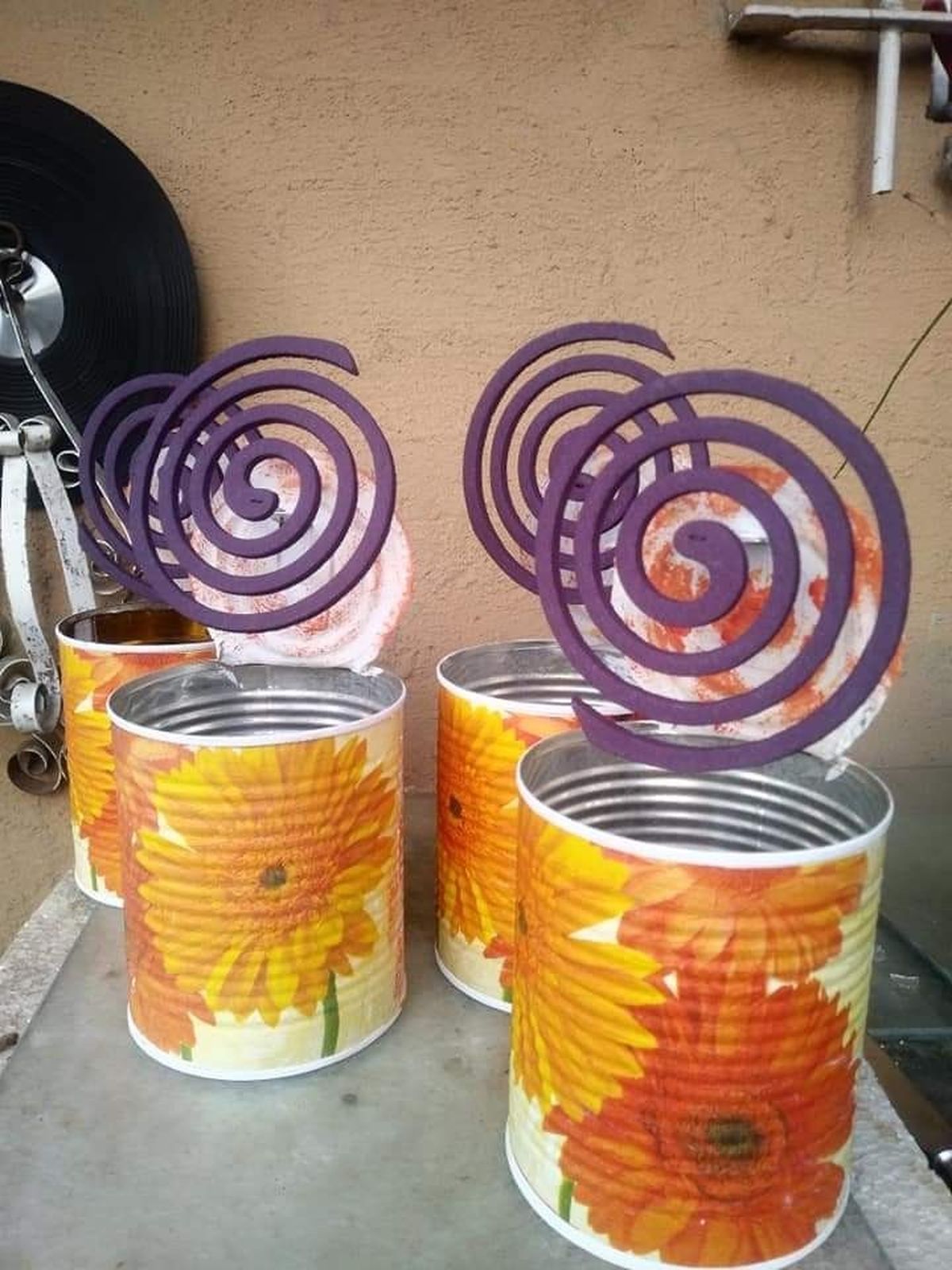 Las latas pueden ser efectivas para crear porta espirales.