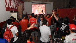 ¡Fiesta Roja en Mendoza! Los hinchas de Independiente festejaron con todo