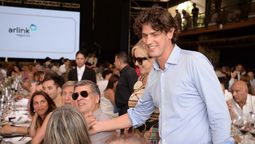 Martín Lousteau llegando al almuerzo de Vendimia Solidaria.
