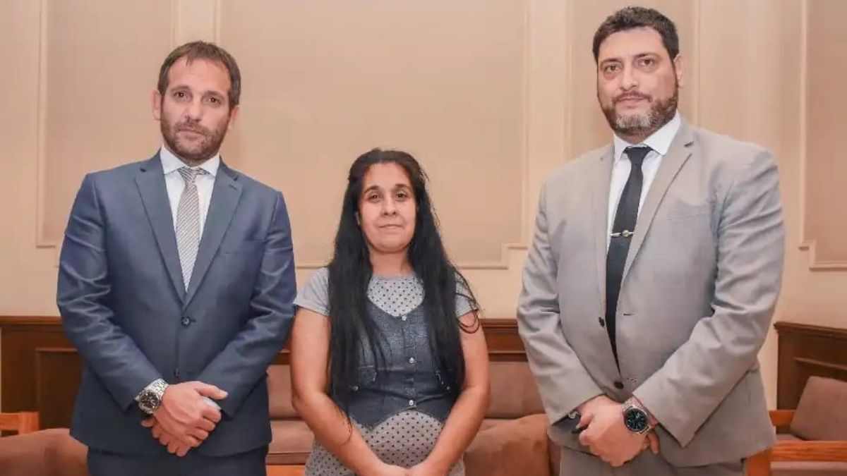 La víctima del abuso sexual en Ciudad y sus abogados.