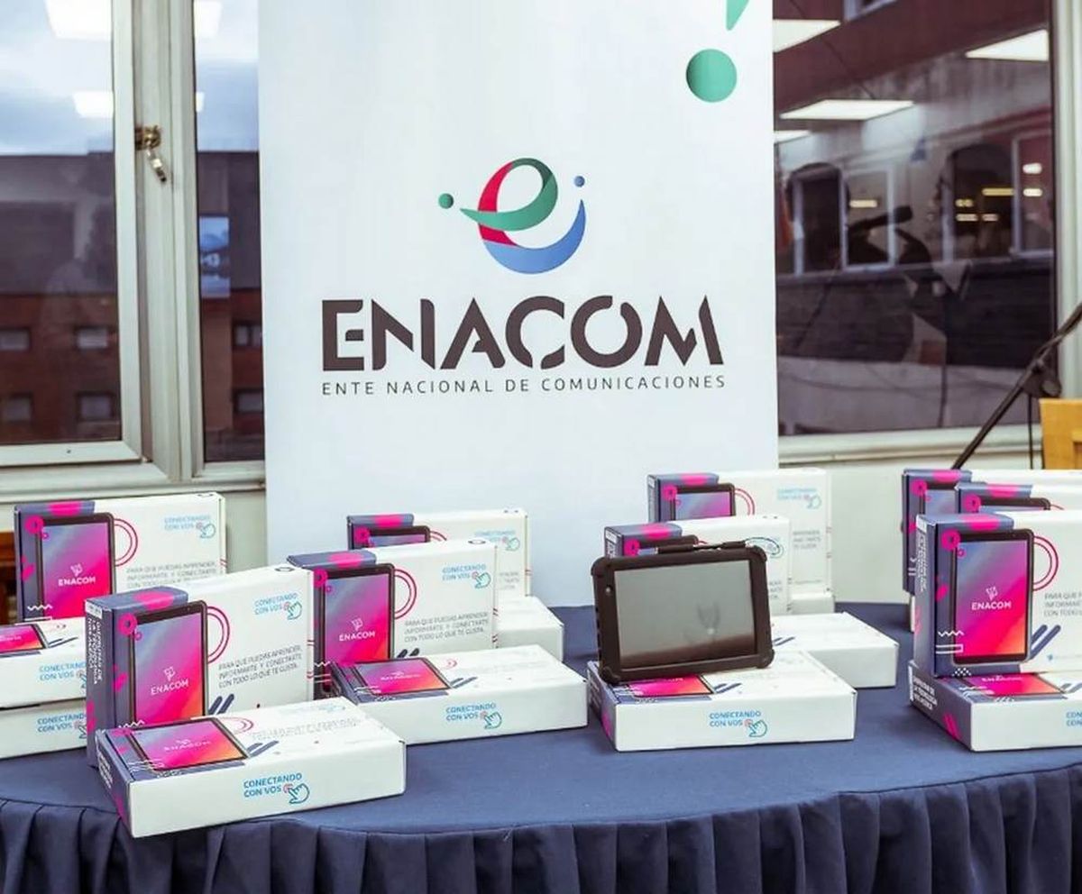 En total se han solicitado 140 mil dispositivos y por ahora faltan por entregar 80 mil.