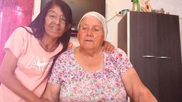 Magdalena (izq.) y su mamá Chiquita hacen una dupla invencible. Está enferma y es su madre quien la ayuda a cocinar tortitas para salir a vender. Magdalena (izq.) y su mamá Chiquita hacen una dupla invencible. Está enferma y es su madre quien la ayuda a cocinar tortitas para salir a vender.