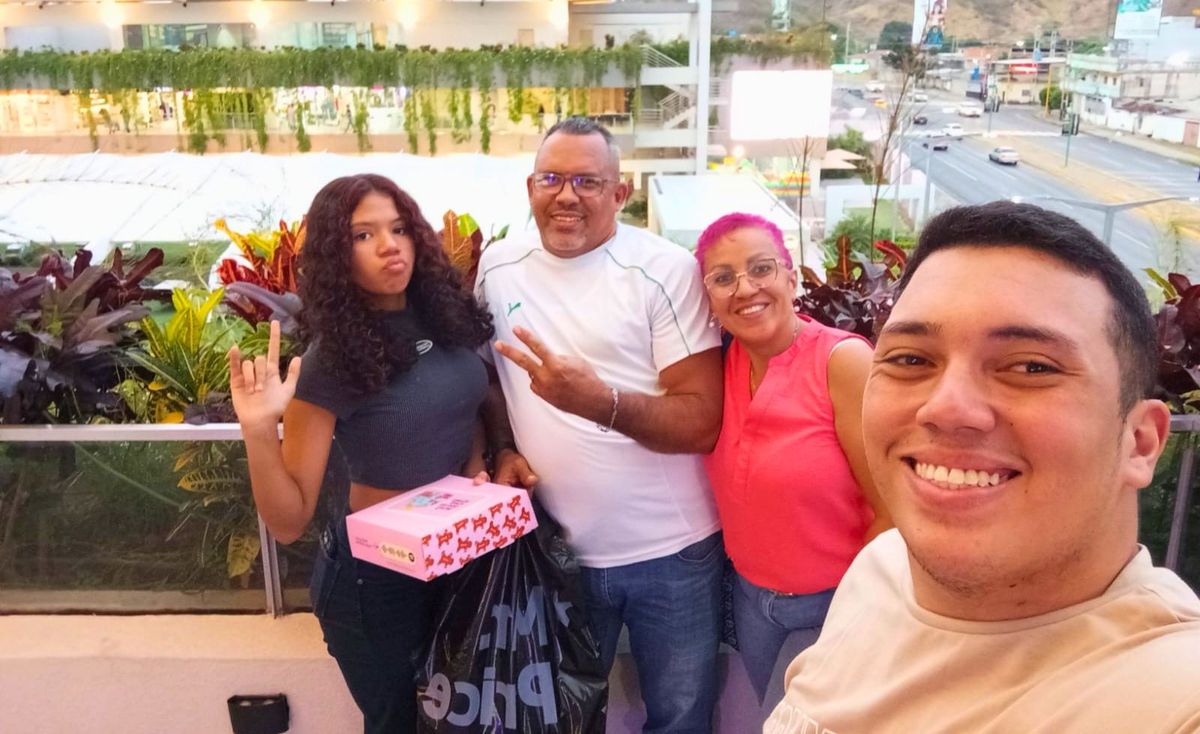 La familia completa de la venezolana Emelia Hermoso está en Mendoza, donde trabajan. La familia completa de la venezolana Emelia Hermoso está en Mendoza, donde trabajan.