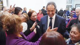 Scioli bajó su candidatura y espera señales de la fórmula FF