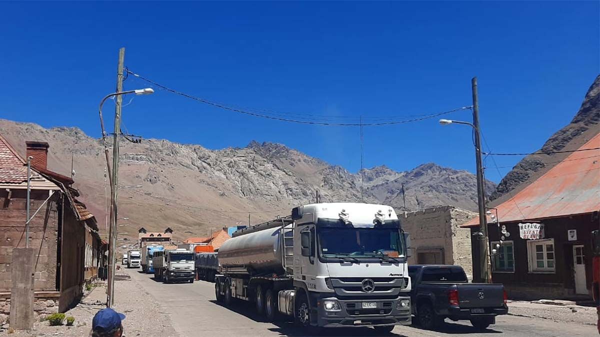 Suarez le pidió por Twitter al gobierno nacional que el paso a Chile 